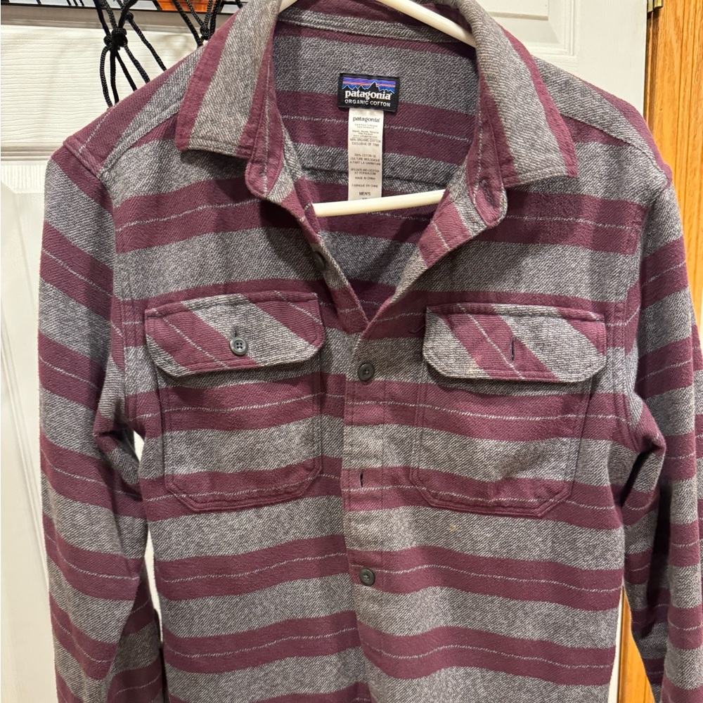Patagonia Striped Maroon and Gray Fjord
